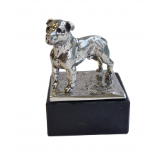 Staffordshire bulterrier zilvertin klein op marmer voet