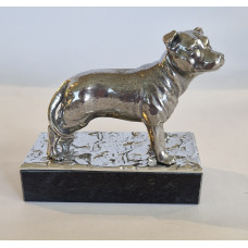 staffordshire bulterrier middel zilvertin on marble base